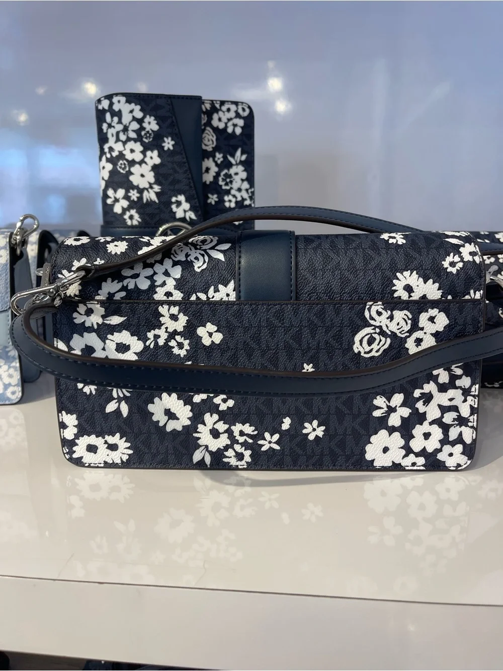 MICHAEL KORS Greenwich Md Printed Signature Logo Convertible Shoulder Admiral NW